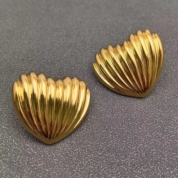 18K Gold Heart Earrings